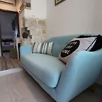 Tara Apartman *